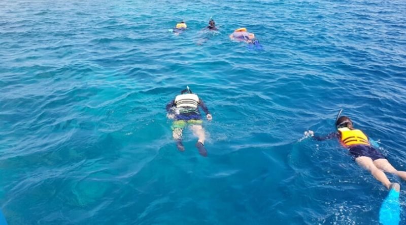 snorkeling-maldives1